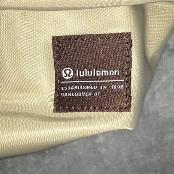 Lululemon belt bag (out of stock in store and online) - Picture 2 of 8